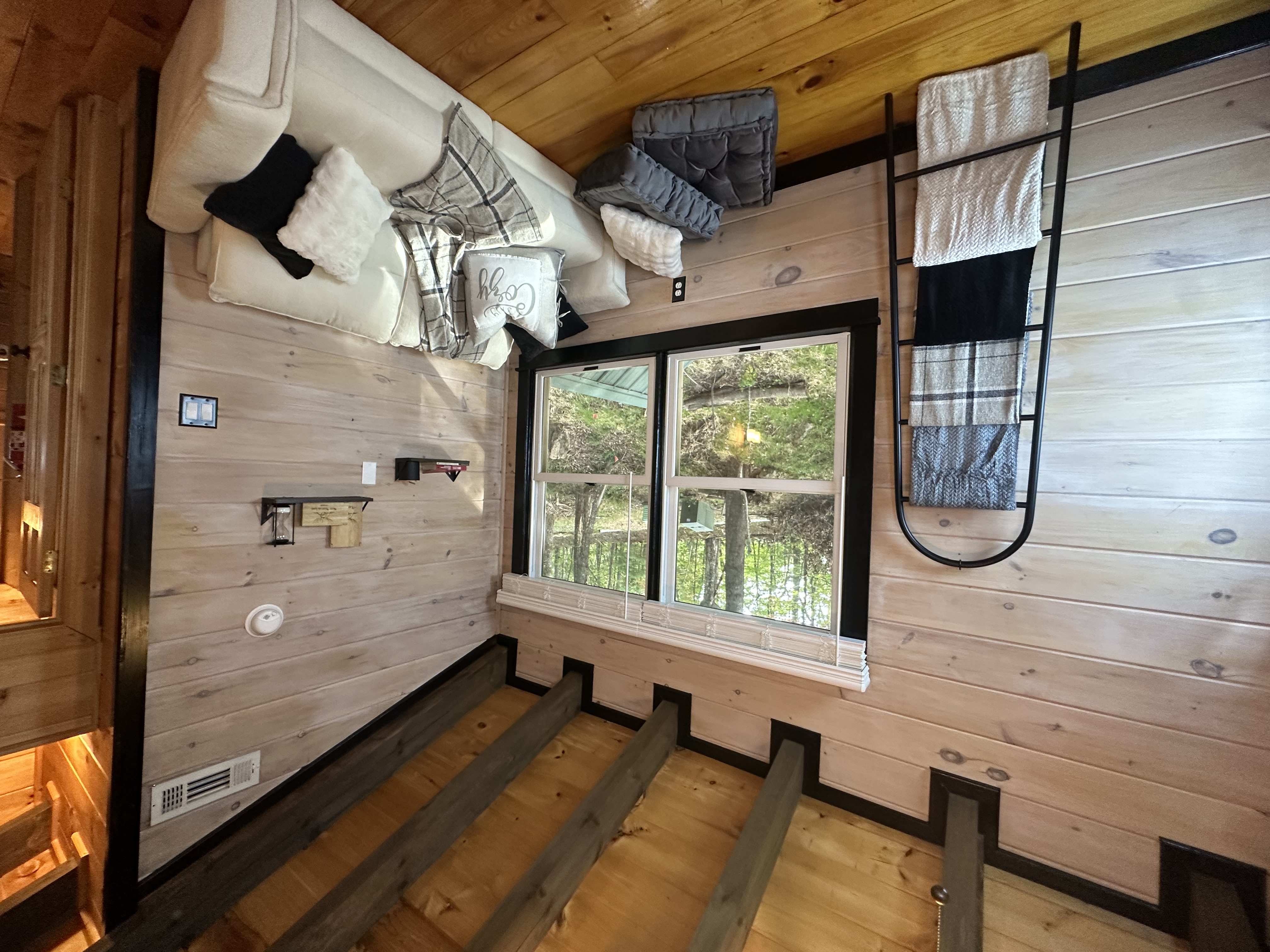 Cozy reading corner tucked into the cabin’s upper spaces.